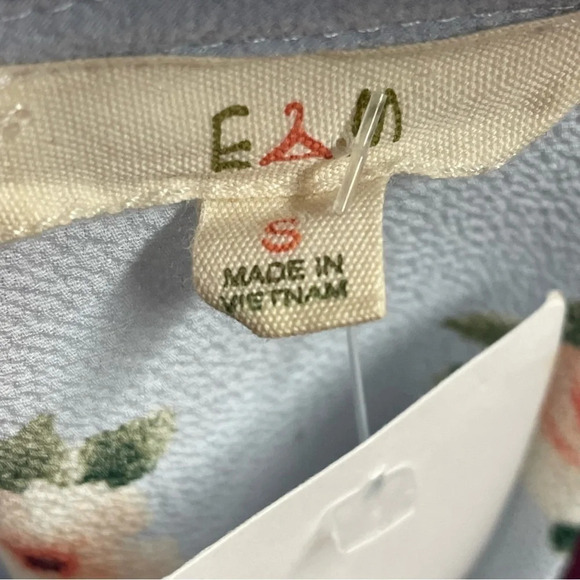 E&M Collection Women blue floral Sleeveless Blouse - Picture 3 of 9